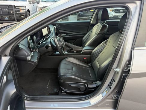 Used 2023 Hyundai Elantra Limited FWD image 16