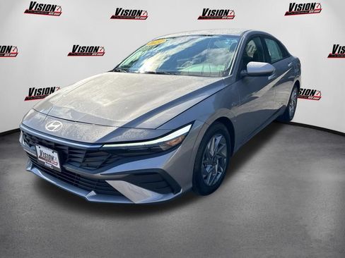 Used 2024 Hyundai Elantra SEL FWD image 1