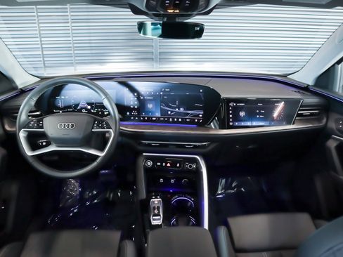 Certified 2025 Audi Q5 Prestige AWD/4WD image 10