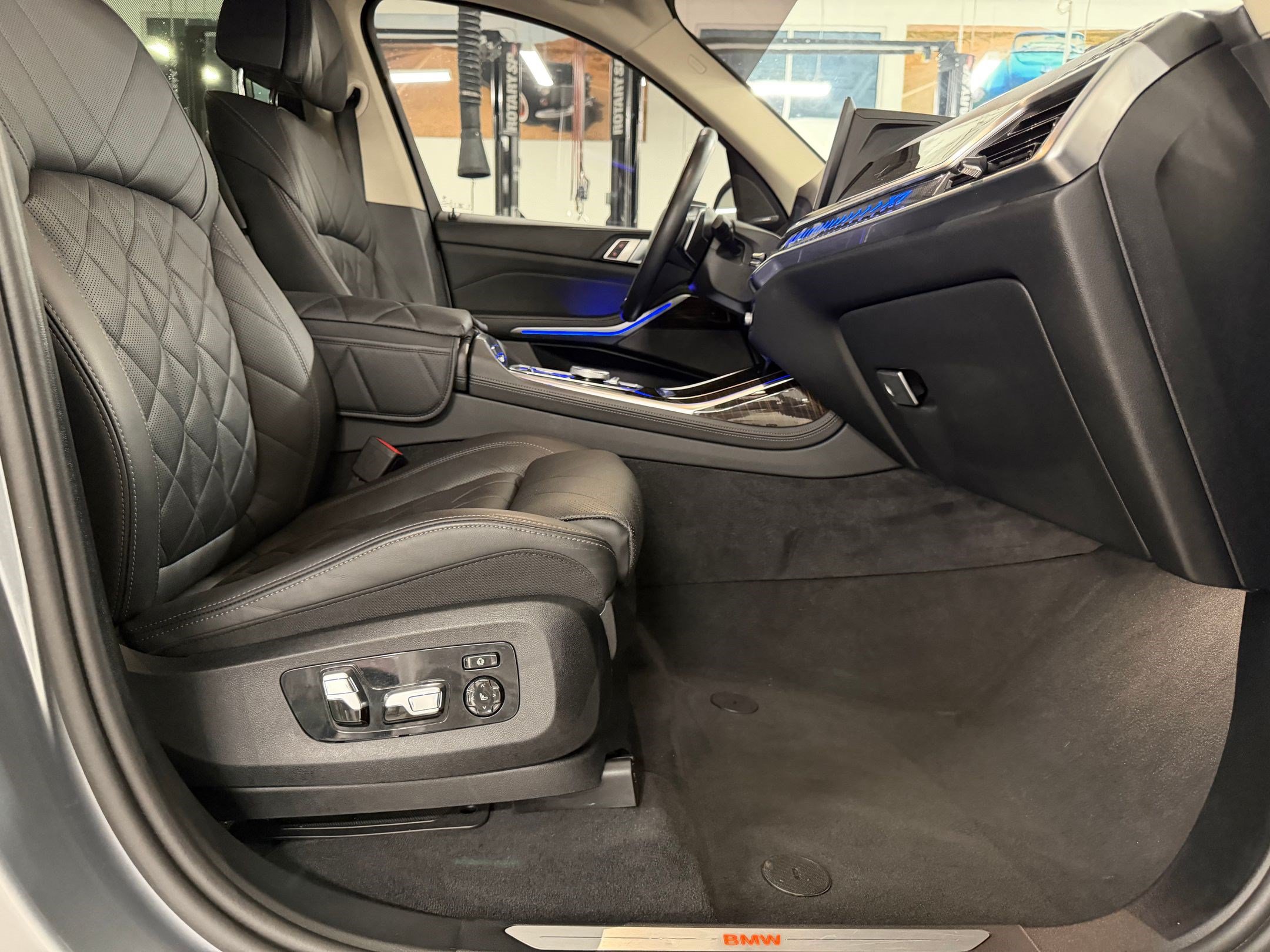 Used 2025 BMW X7 xDrive40i AWD/4WD image 40
