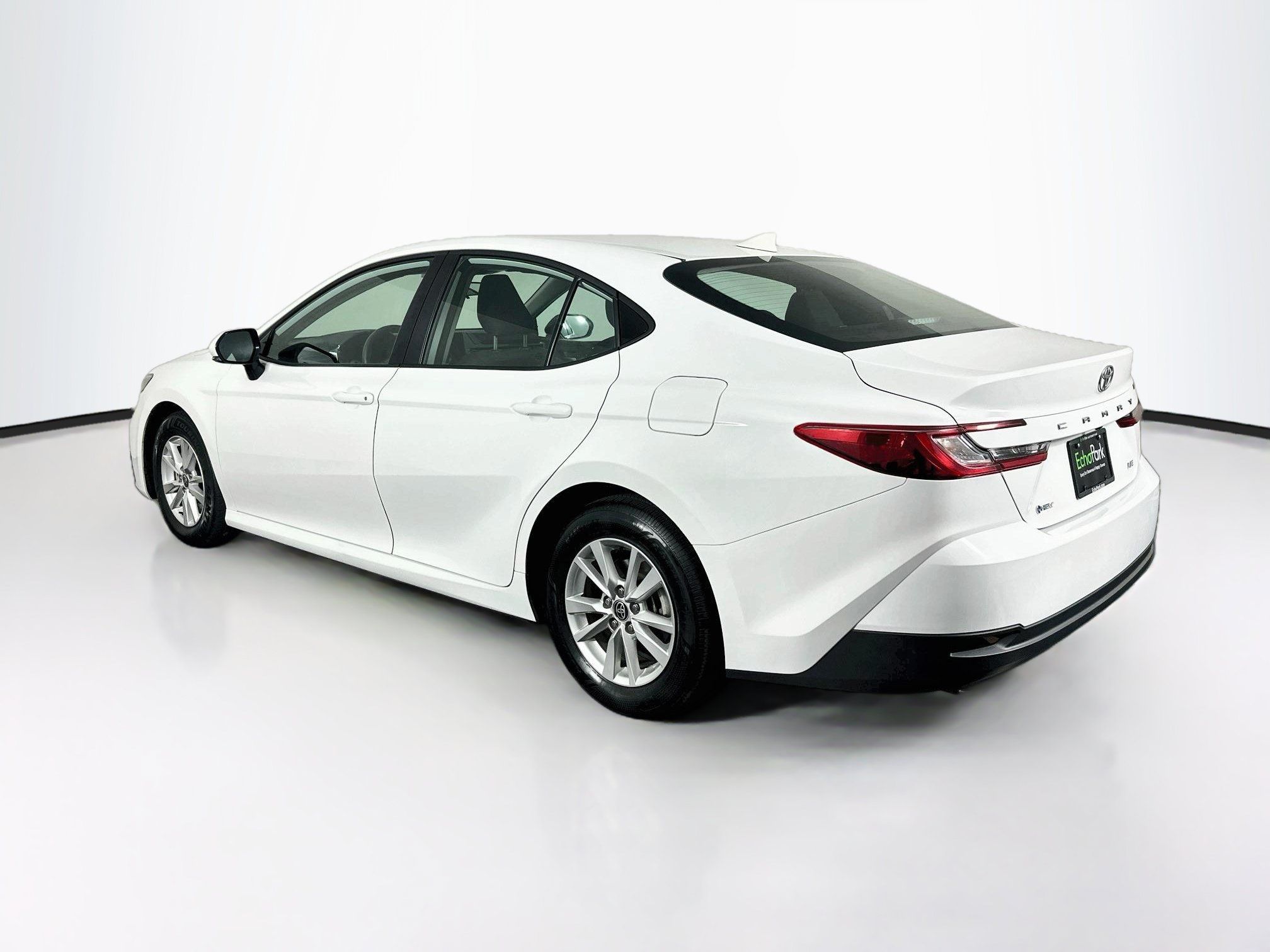 Used 2025 Toyota Camry LE FWD image 5