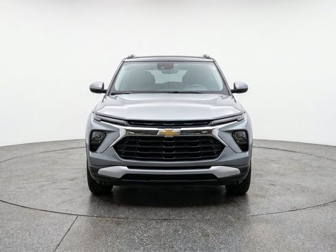 Used 2025 Chevrolet TrailBlazer LT w/ Driver Confidence Package AWD/4WD image 2