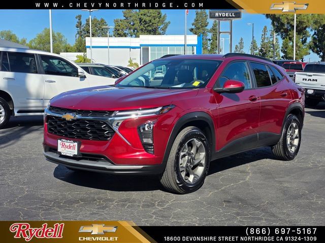 Used 2025 Chevrolet Trax LT FWD image 1