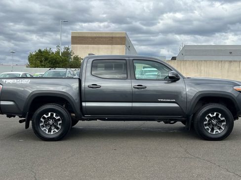 Certified 2022 Toyota Tacoma TRD Off-Road image 6