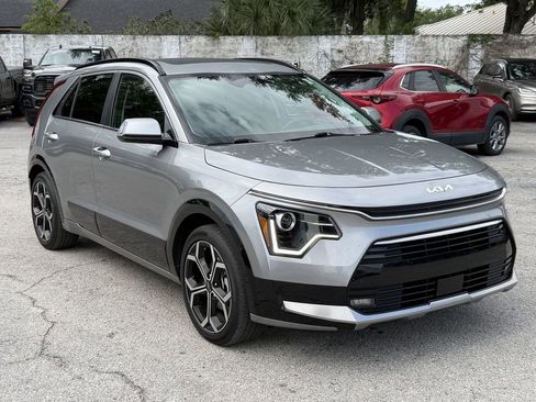 Certified 2023 Kia Niro EX Touring FWD image 2