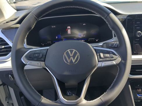 New 2026 Volkswagen Taos SE image 29