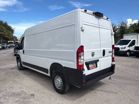 Used 2025 RAM ProMaster 2500 w/ Convenience Group FWD image 3