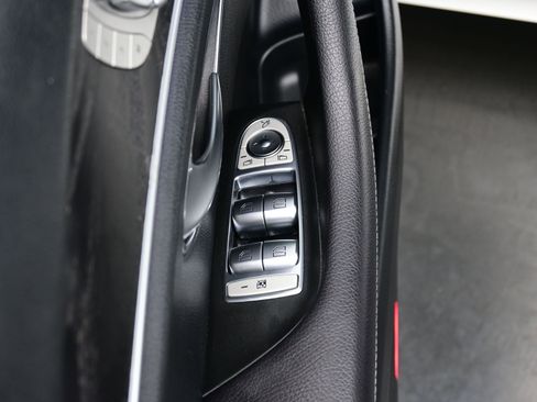 Used 2019 Mercedes-Benz E 300 4MATIC image 11