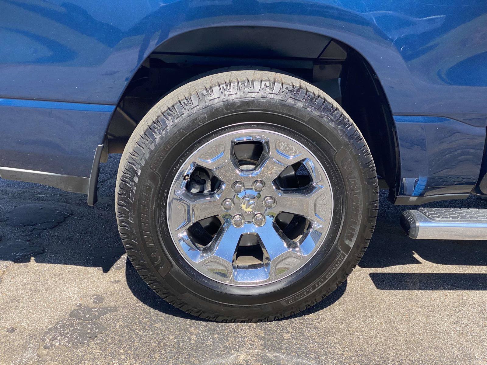 Used 2020 RAM 1500 Big Horn AWD/4WD image 11