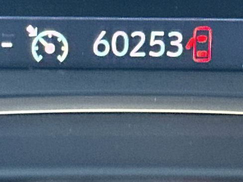 Used 2023 GMC Acadia SLT image 28