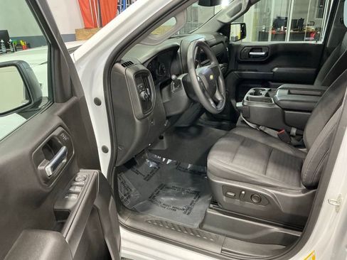 Used 2023 Chevrolet Silverado 1500 Custom image 3