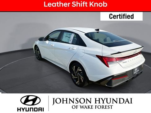 Certified 2025 Hyundai Elantra SEL image 11