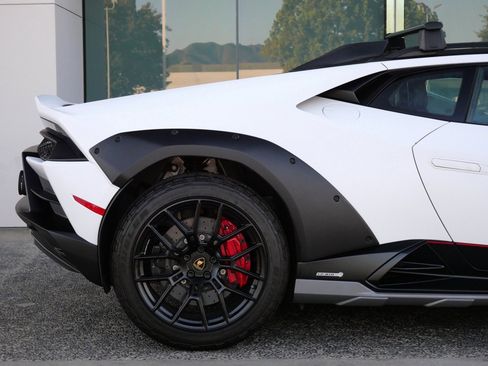 Used 2023 Lamborghini Huracan Sterrato image 15