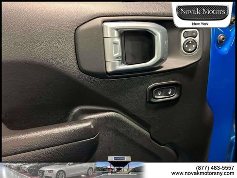 Used 2023 Jeep Wrangler Unlimited Rubicon w/ LED Lighting Group AWD/4WD image 17