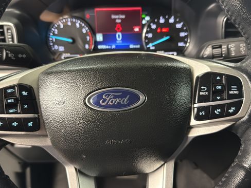 Used 2023 Ford Explorer XLT w/ Equipment Group 202A RWD image 18
