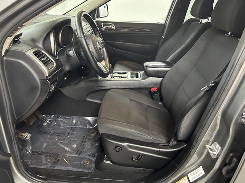 Used 2012 Jeep Grand Cherokee Laredo w/ Laredo E Group AWD/4WD image 12