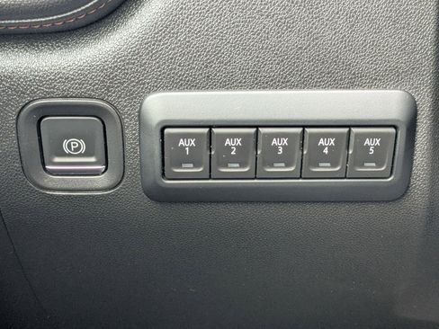 Used 2021 GMC Sierra 2500 AT4 w/ AT4 Premium Plus Package image 18