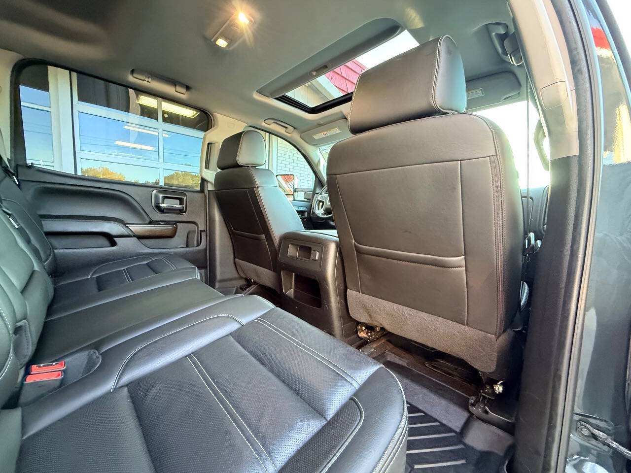 Used 2018 GMC Sierra 2500 Denali w/ Duramax Plus Package AWD/4WD image 37