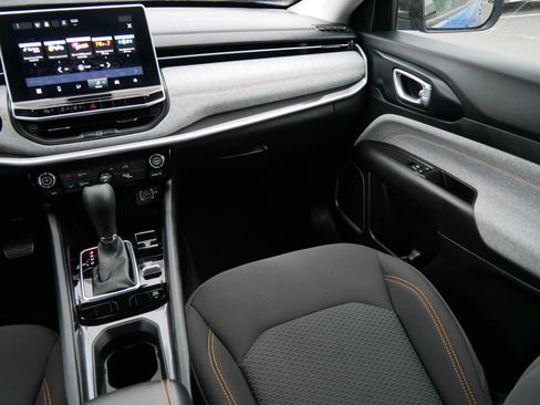 Used 2022 Jeep Compass Sport image 11