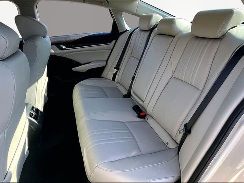 Used 2020 Honda Accord Touring image 18