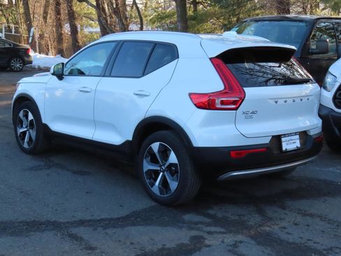 Used 2021 Volvo XC40 T5 Momentum w/ Premium Package image 2