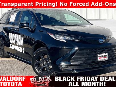 Used 2025 Toyota Sienna XLE Woodland Edition