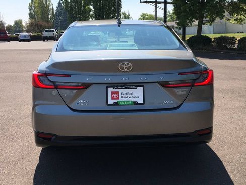 Used 2025 Toyota Camry XLE AWD/4WD image 5