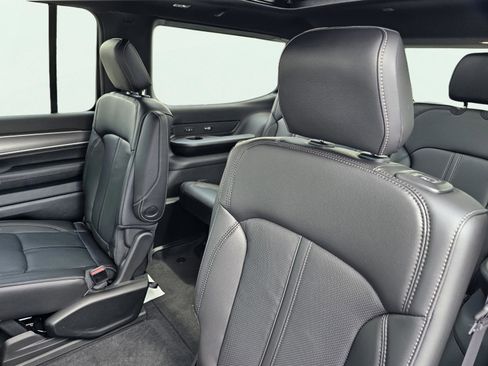 New 2026 Jeep Grand Wagoneer 2WD image 33