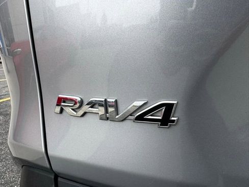 Used 2021 Toyota RAV4 XLE image 8