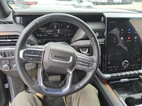 Used 2025 GMC Yukon Denali AWD/4WD image 3