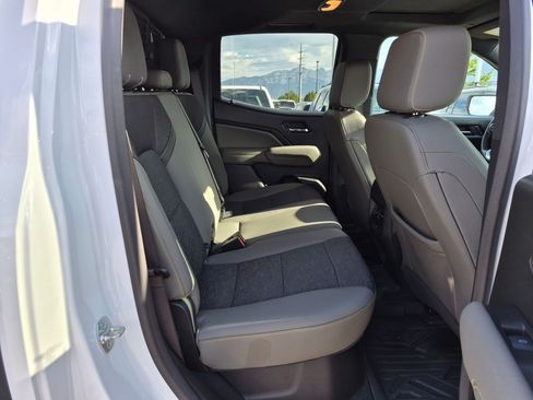 Used 2024 Chevrolet Colorado ZR2 w/ Technology Package AWD/4WD image 31