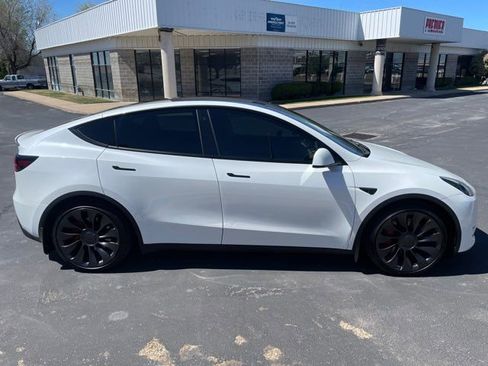 Used 2021 Tesla Model Y Performance AWD/4WD image 3