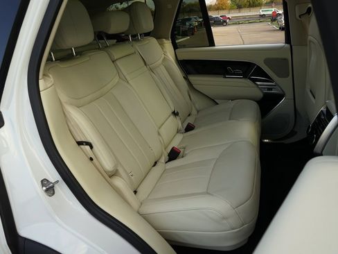 Used 2023 Land Rover Range Rover SE image 16