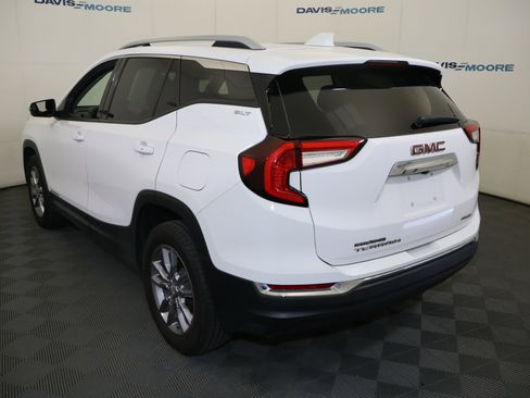 Used 2024 GMC Terrain SLT AWD/4WD image 10