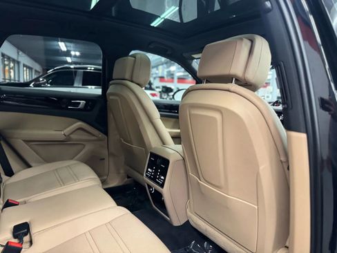 Used 2024 Porsche Macan S w/ Premium Plus Package image 22