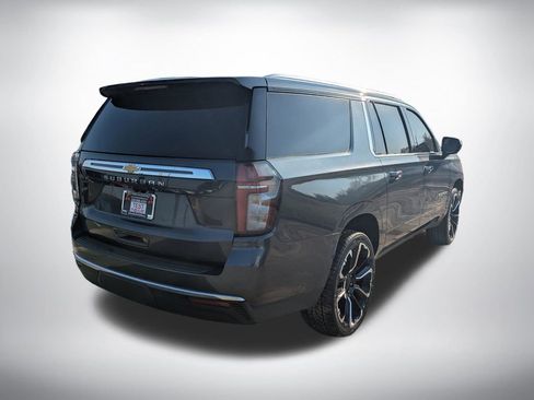 Used 2021 Chevrolet Suburban LS image 3