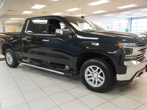 Used 2019 Chevrolet Silverado 1500 LTZ w/ LTZ Convenience Package AWD/4WD image 13