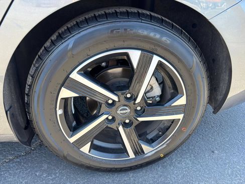 Used 2025 Nissan Sentra SV FWD image 27
