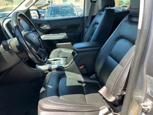 Used 2022 Chevrolet Colorado LT w/ Luxury Package image 9