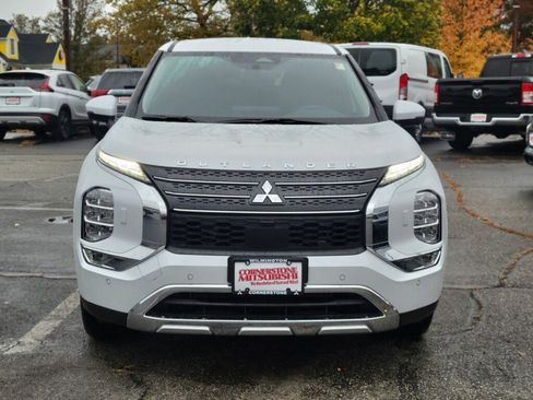 New 2025 Mitsubishi Outlander SE image 8
