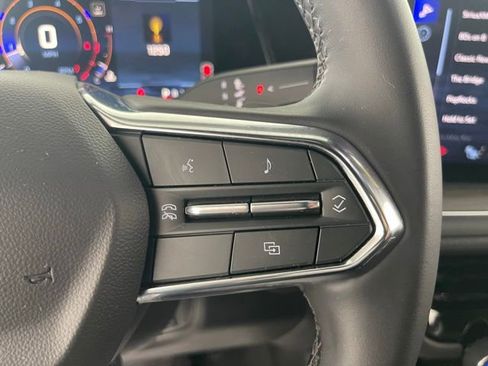 Used 2025 Chevrolet Suburban Z71 image 38