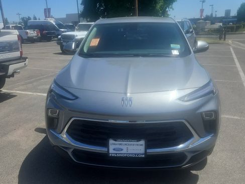 Used 2025 Buick Encore GX Preferred AWD/4WD image 4
