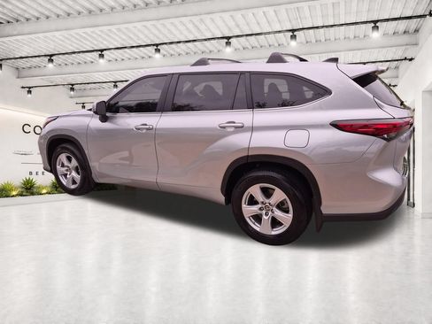 Used 2023 Toyota Highlander L FWD image 8