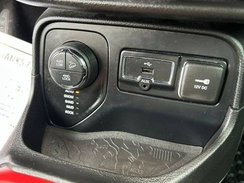 Used 2016 Jeep Renegade Trailhawk w/ Premium Trailhawk Package AWD/4WD image 28