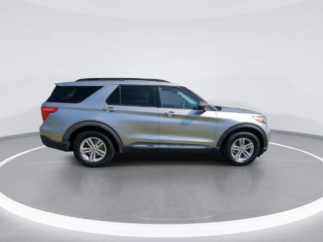 Used 2022 Ford Explorer XLT w/ Equipment Group 202A RWD image 9