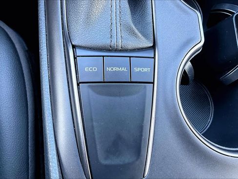 Used 2024 Toyota Camry SE image 34