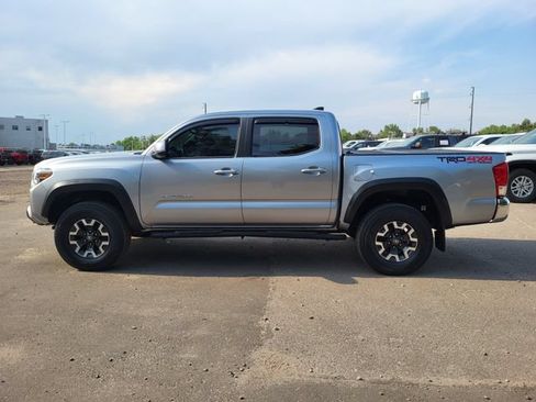 Used 2017 Toyota Tacoma TRD Off-Road w/ Tow Package (A/T) AWD/4WD image 27