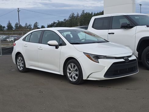 Used 2023 Toyota Corolla LE image 2