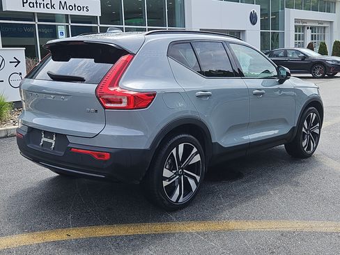 Used 2024 Volvo XC40 B5 Plus w/ Protection Package Premier AWD/4WD image 2