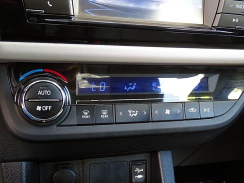 Used 2014 Toyota Corolla LE FWD image 22